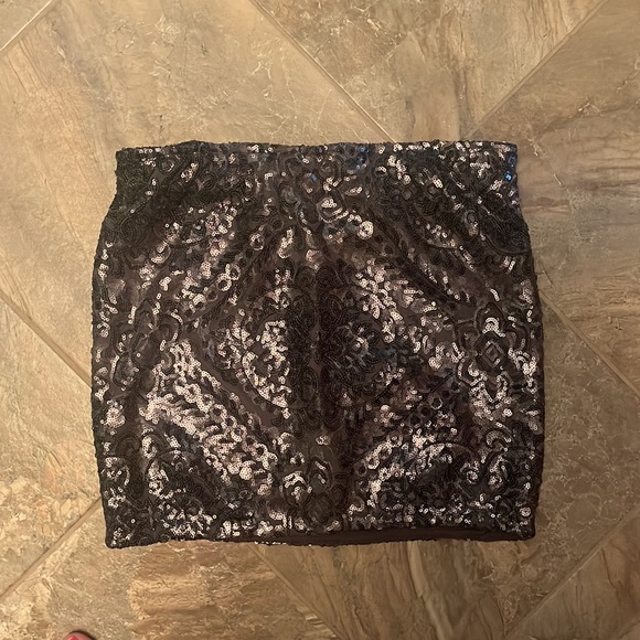 Sparkly sequin mini skirt - Picture 2 of 6